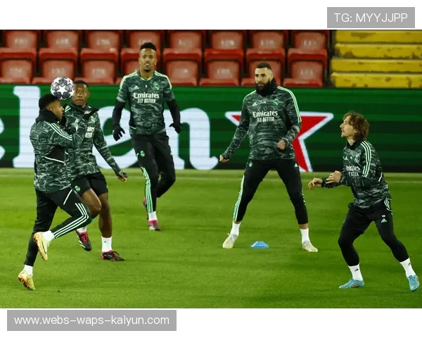 皇马训练中维尼修斯爆发节奏让防线崩溃