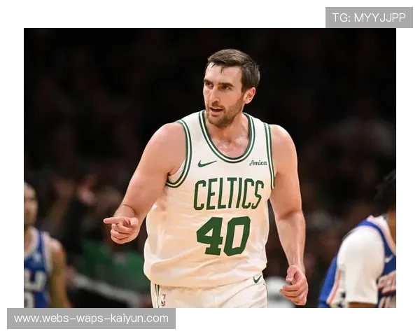 凯尔特人科内特篮下背身勾手，命中一个高难度得分