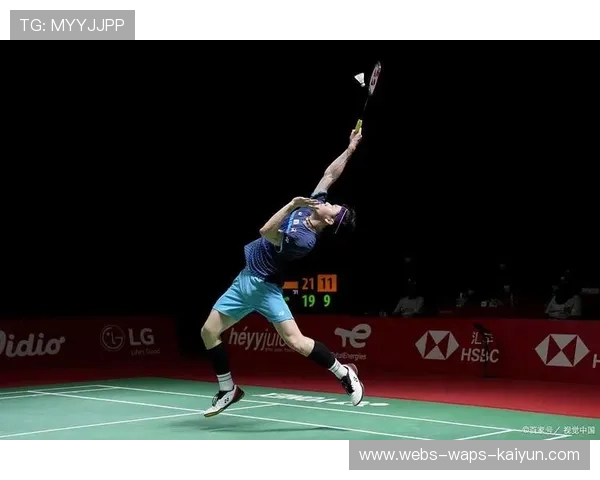 羽毛球场上的速度与美学：动作细节被放大